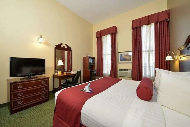 Standard, King Bed, Lake View, Best Western The Hotel Chequamegon 4/6