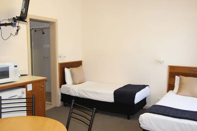 غرفة عائلية بسرير كوين وسريرين منفصلين، PIONEER WAY MOTEL 3/6