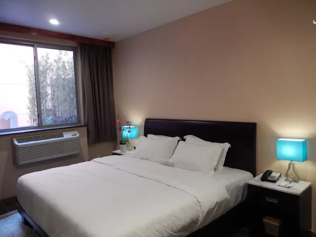 غرفة قياسية بسرير كينج، Quality Inn Near Sunset Park 1/3