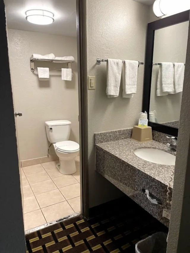غرفة بسرير كينج، Hotel Fort Wright Cincinnati Area 5/6