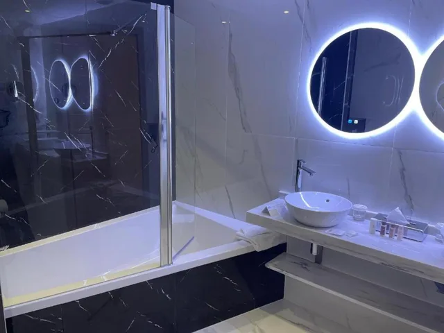 Room, Queen Bed, Brit Hotel Paris Orly 6/6
