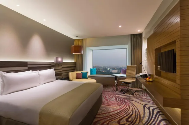 غرفة بسرير كينج بإطلالة على المدينة للمدخنين، Holiday Inn Jaipur City Centre by IHG 2/3