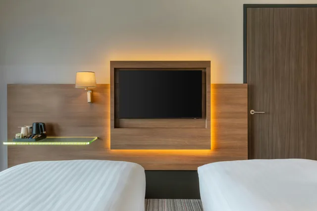 غرفة بسريرين منفصلين، Moxy Amsterdam Houthavens 5/6