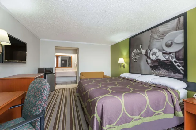 Room, King Bed, Super 8 By Wyndham Longview/North 1/3