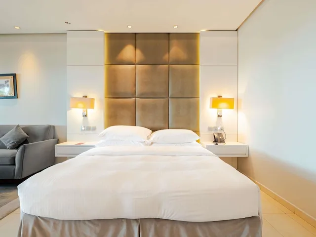 Deluxe, King Bed, Pool Access، Movenpick Hotel & Resort Al Bidaa 4/7