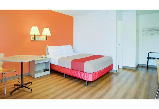 غرفة بسرير مزدوج للمدخنين لذوي الإعاقة، Motel6 Tacoma, WA - Fife 5/6
