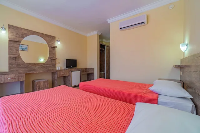 غرفة قياسية بسرير مزدوج وسرير فردي في المبنى الرئيسي، Sayanora Hotel & Park 2/7