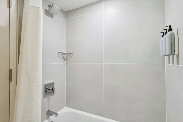 جناح بسرير كينج بغرفة نوم واحدة مع أريكة، Courtyard By Marriott Burlington Williston 4/4