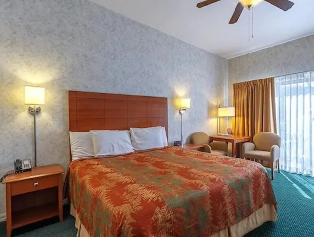 Room, King Bed, Sofa, Jetted Tub, Miners Inn 1/2