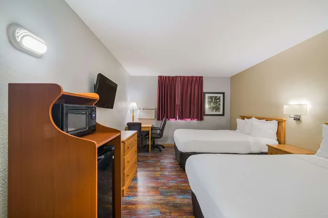 غرفة بسرير كينج، Americas Best Value Inn Fargo 7/10