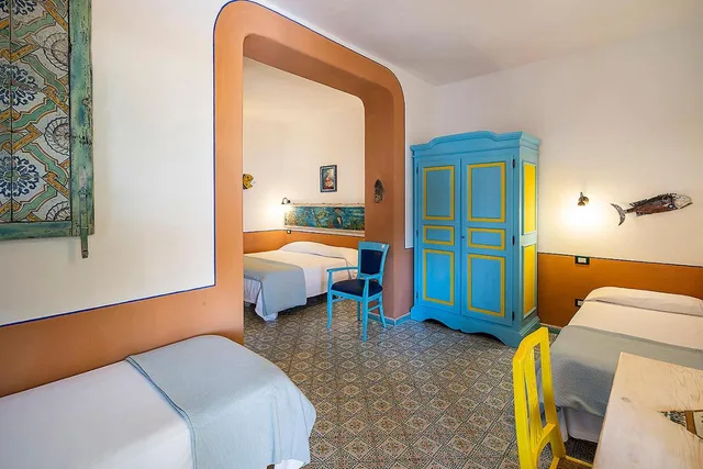 جناح جونيور، Hotel Mamma Santina 3/5