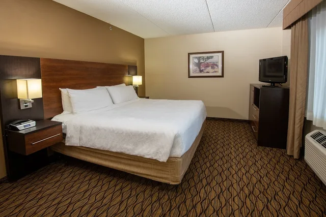 غرفة قياسية بسرير كينج، Grand Canyon Hotel and Suites 2/5
