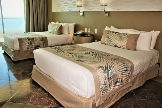 غرفة سوبيريور بسريرين مزدوجين بإطلالة على البحر، Krystal Grand Cancun All Inclusive 1/10