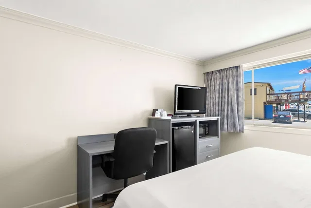 غرفة قياسية بسرير كينج، Econo Lodge Galveston Seawall, TX 7/10