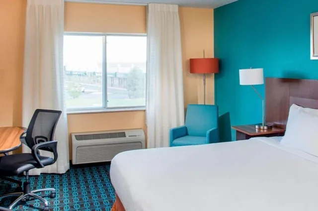 غرفة بسرير كينج، Fairfield Inn Suites Cheyenne 2/4