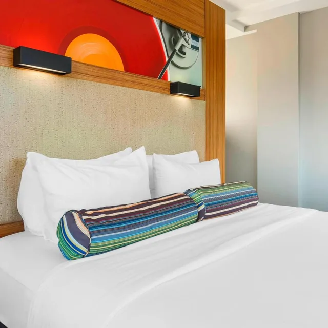 Aloft, Guest Room, King Bed، Aloft Harlem Hotel 3/6