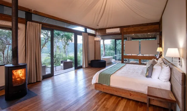 خيمة فاخرة بسريرين منفصلين بإطلالة على النهر، Kariega Game Reserve-Settlers Drift 3/9