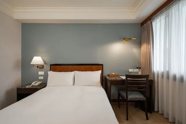 Standard, Single, Next to Elevator، National 5/8