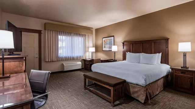 Standard, King Bed, Balcony, Large, Best Western Plus High Country Inn 4/10