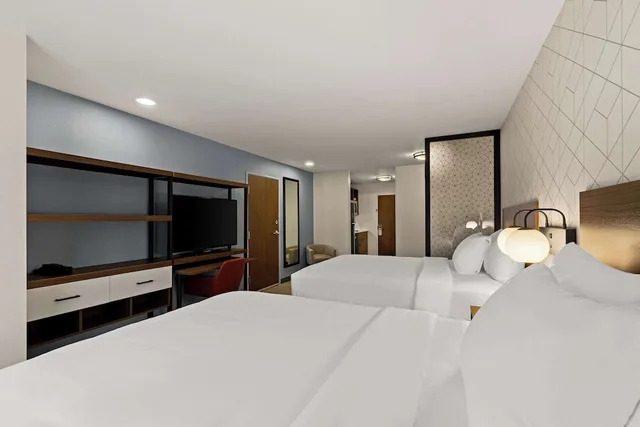 غرفة بسريرين كوين بمطبخ لذوي الإعاقة، Everhome Suites Temecula 1/8