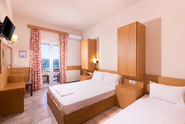 غرفة قياسية ثلاثية بإطلالة على البحر بشرفة، Ralitsa Hotel 1/2