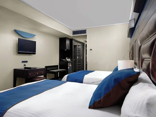 غرفة بريميوم بسريرين مزدوجين مع دخول صالة النادي، Crowne Plaza Athens City Centre 8/10