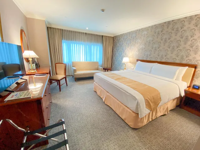 Double Bed, Harbour View, Evergreen Laurel 1/4