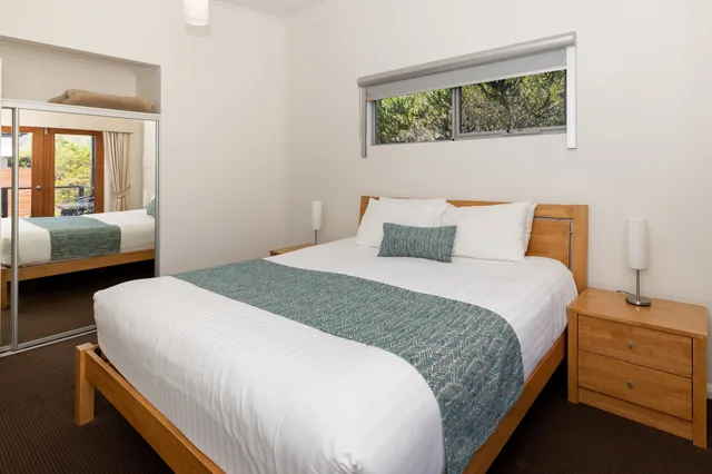 2 Bedrooms, Spa, Deluxe, Villa, King and Twin Beds, Garden View, Jetted Tub، Middleton Beach Holiday Park 2/3