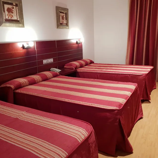 غرفة ثلاثية، Norte Hotel 2/10