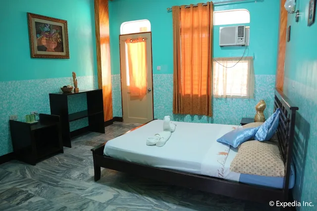 Standard, Queen Bed, with Fan، La Isla Bonita Resort And Spa 1/3