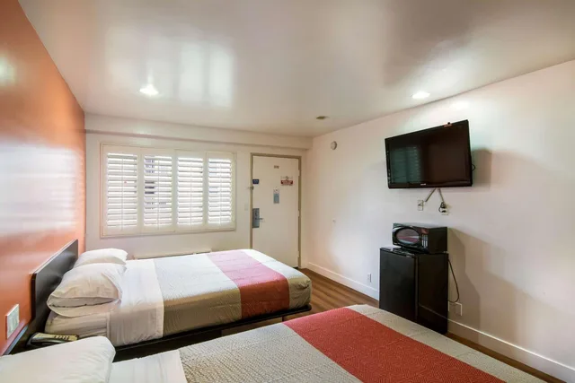 Room, 2 Queen Beds, Motel6 Monterey Park, CA 1/8