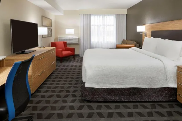استوديو كبير بسرير كينج مع أريكة، TownePlace Suites by Marriott Toronto Oakville (ex Quality Suites) 1/3