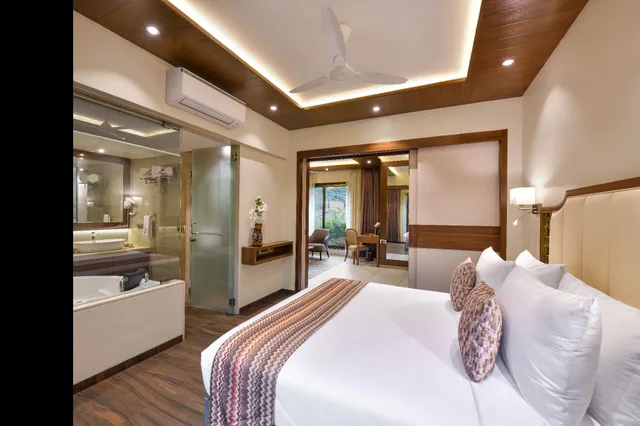 SuiteZ، Arova Woods Zinc Journey by The Fern, Lonavala 1/1