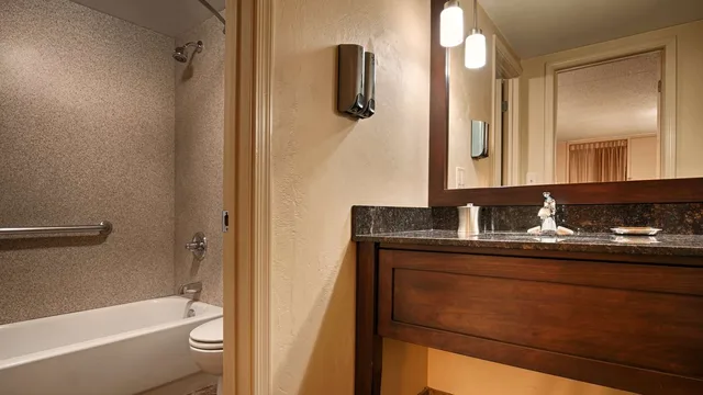 غرفة بسرير كينج بشرفة لذوي الإعاقة، Sky Rock Sedona, a Tribute Portfolio Hotel 4/4