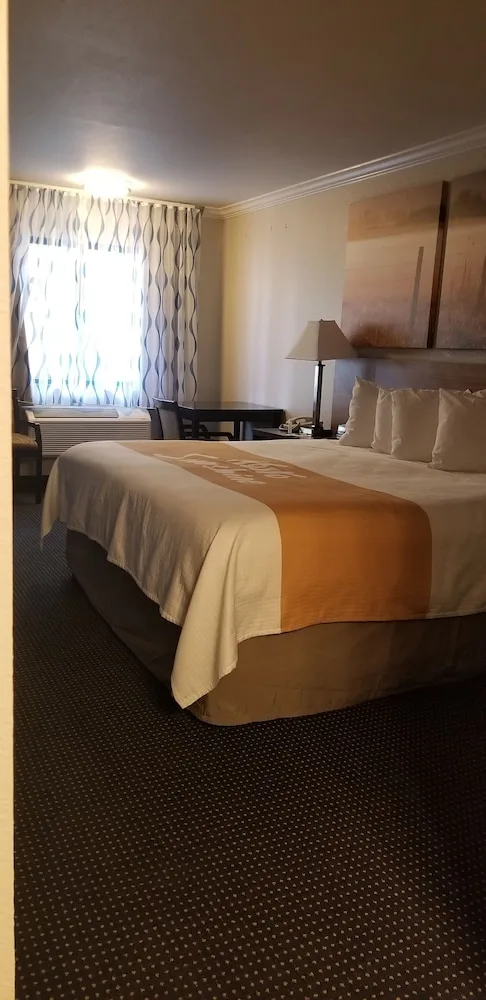 غرفة بسرير كينج لذوي الإعاقة، Days Inn By Wyndham Winnemucca 2/4