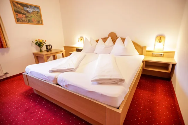 غرفة عائلية بسريرين كينج بإطلالة على الجبل بشرفة، Feriendorf Ponyhof 1/3