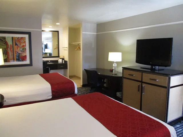 جناح بسرير كينج وسريرين كوين، SureStay Hotel by Best Western Buena Park Anaheim 5/10