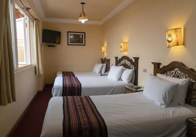 غرفة قياسية رباعية بسرير مزدوج وسريرين منفصلين، Hotel Rojas 1/9