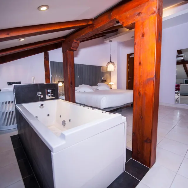 Room, King Bed, Attic، Posada Del Leon de Oro 5/10