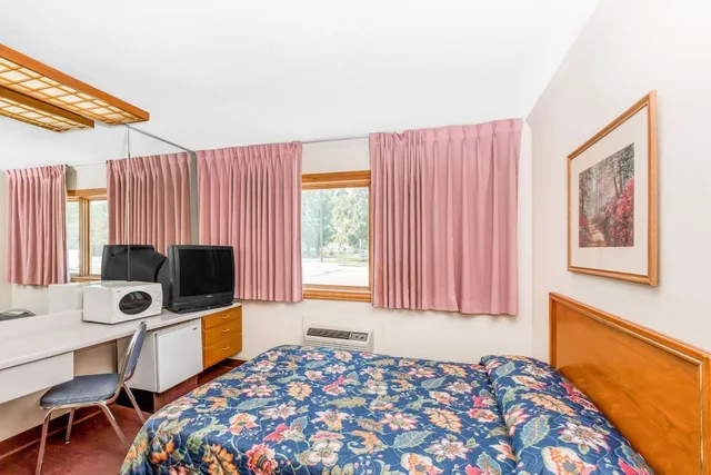غرفة بسرير كينج، Knights Inn And Suites South Sioux City 4/8