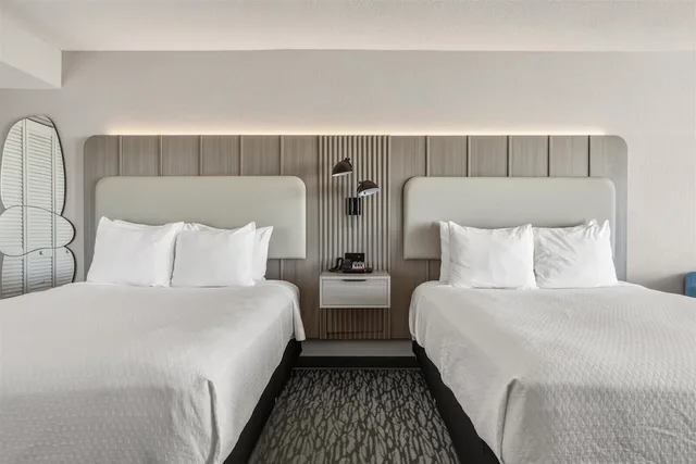 غرفة ديلوكس بسريرين كوين بإطلالة على البحر مع أريكة، Nautilus Inn 8/10