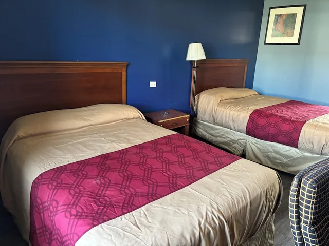 غرفة قياسية بسرير كينج، Budget Inn Express 1/3