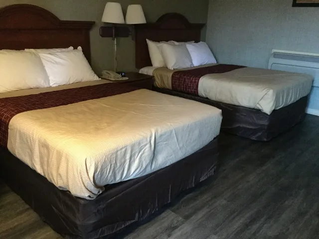 غرفة قياسية بسريرين مزدوجين، Falls Inn Newton Falls 1/7