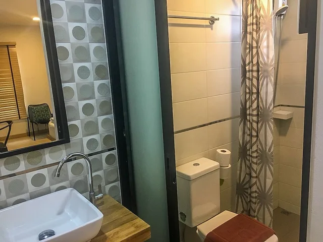 غرفة ثلاثية بسرير مزدوج وسرير فردي، Bangkok Saran Poshtel 4/4