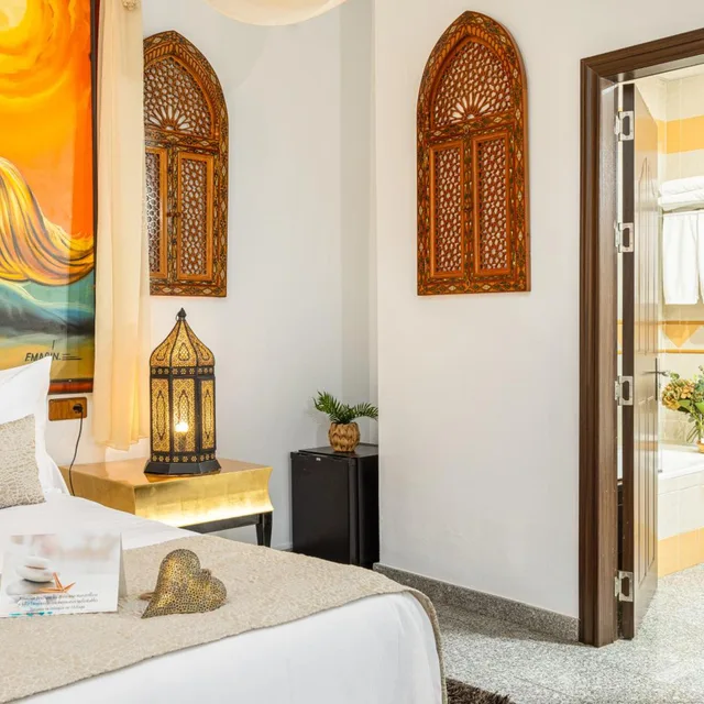 جناح بجاكوزي، Hotel Plaza del Castillo 3/9