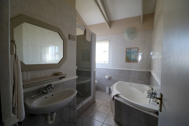 بنتهاوس فاخر بسرير مزدوج وسريرين منفصلين بإطلالة على البحر بغرفة نوم واحدة، Baywatch Villa Guest House And Self Catering Accommodation 3/3