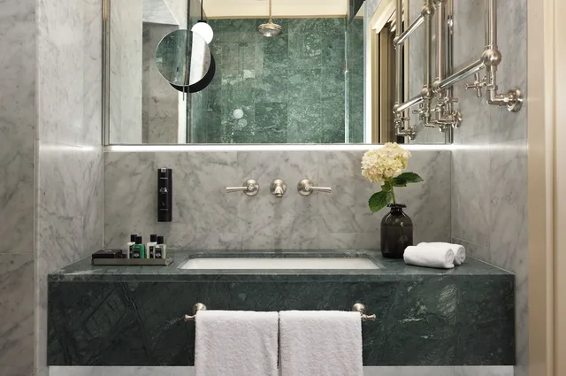 غرفة كلاسيكية بسرير كينج، Floren Luxury Hotel 6/9