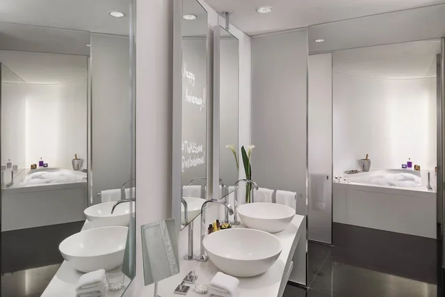 Skyline, Suite, King Bed, City View, Terrace، Me London Hotel 3/5