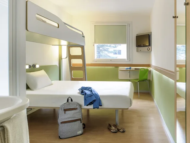 غرفة ثلاثية بسرير مزدوج وسرير بطابقين، Ibis Budget L Isle Adam 5/9