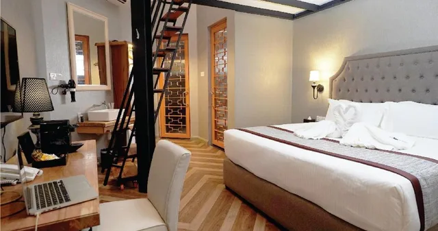 Mozart, Loft, 1 Queen and 1 Single Bed، 1969 Business Suites @ Ipoh Garden 2/2
